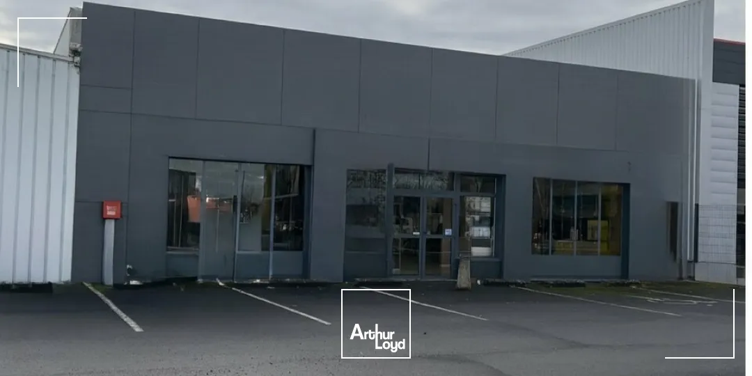 A VENDRE CELLULE 290M2 ZONE COMMERCIALE NIORT MENDES FRANCE