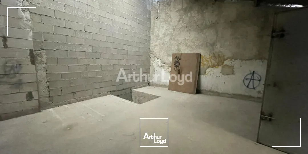 Grand local d'activité avec Bureaux