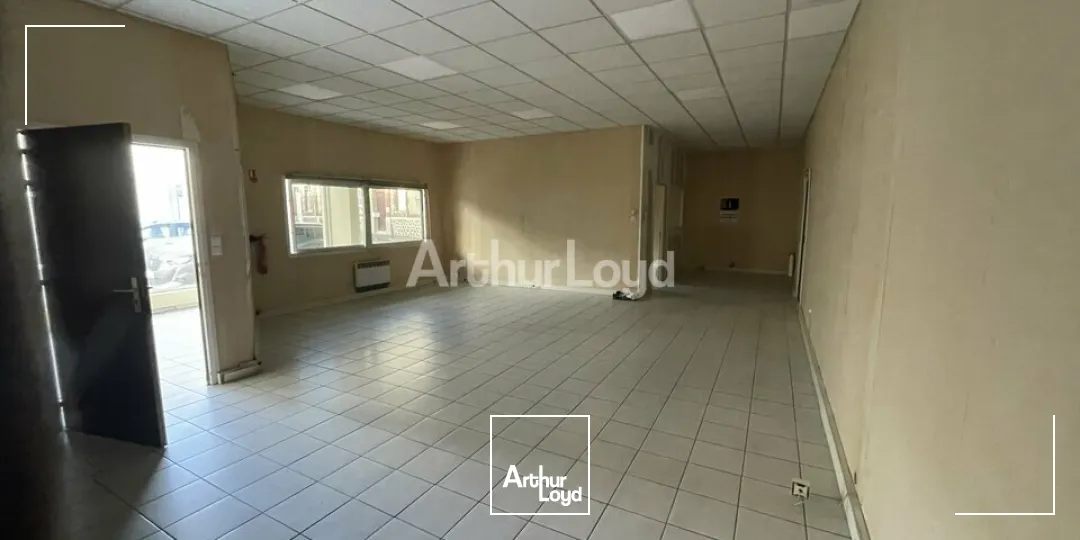 Grand local d'activité avec Bureaux