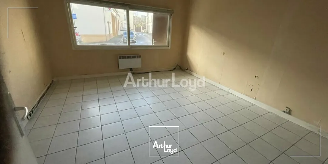 Grand local d'activité avec Bureaux