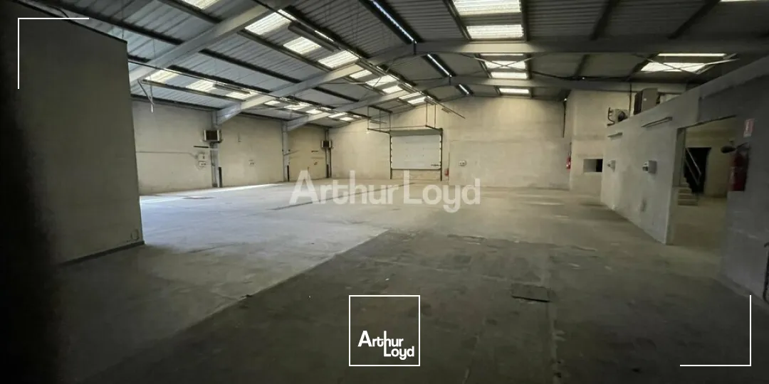 Grand local d'activité avec Bureaux