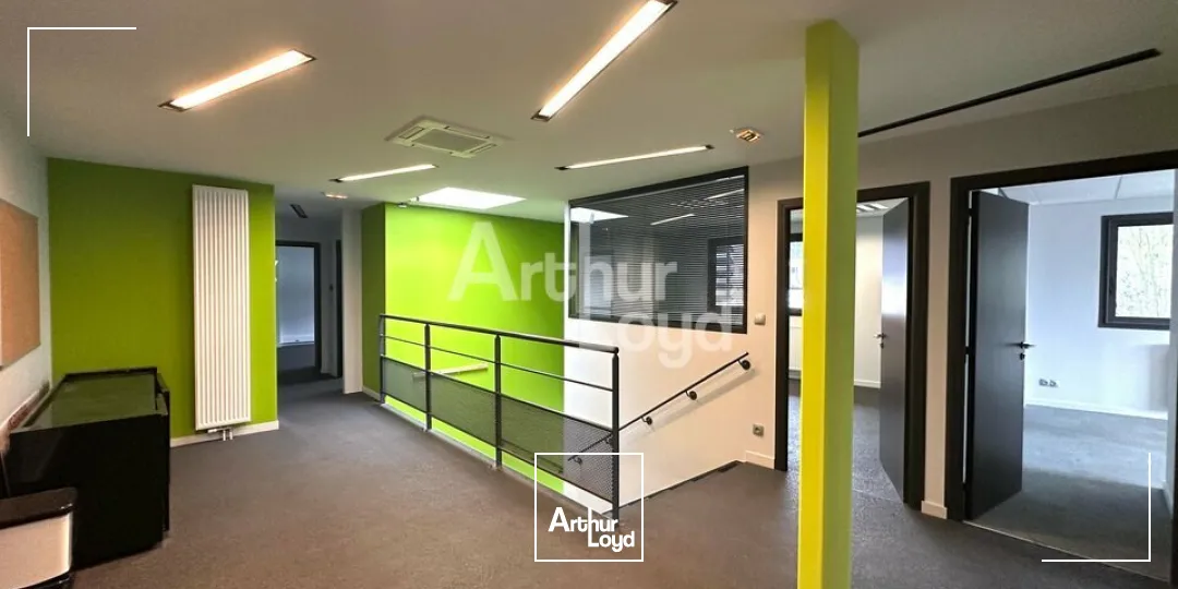 A LOUER - BUREAUX DE 200m2 - PROXIMITE AUTOROUTE A43