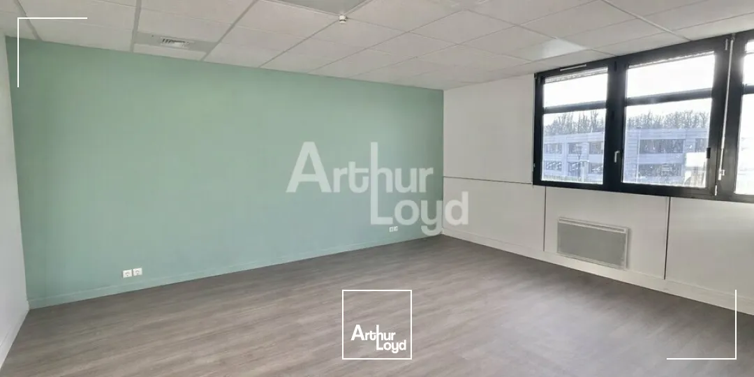 À LOUER  BUREAUX LUMINEUX À TECHNOLAC