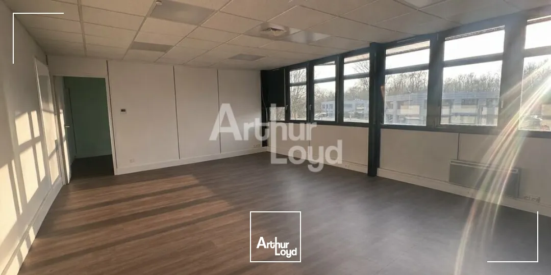 À LOUER  BUREAUX LUMINEUX À TECHNOLAC