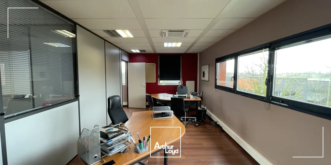 Bureaux à Louer ou à Vendre - Plateau Lumineux de 125 m² avec Parking - Accès Rocade Nord-Ouest