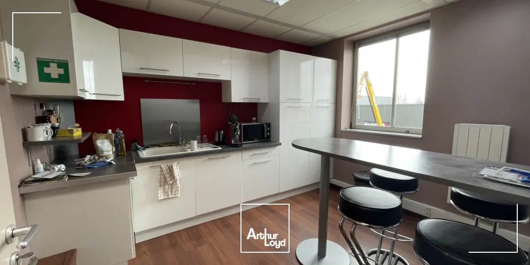 Bureaux à Louer ou à Vendre - Plateau Lumineux de 125 m² avec Parking - Accès Rocade Nord-Ouest