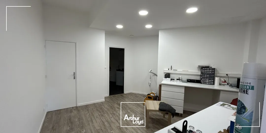 Local commercial à louer pignon sur l'Avenue de Dunkerque à Lomme. Opportunité à saisir ! 