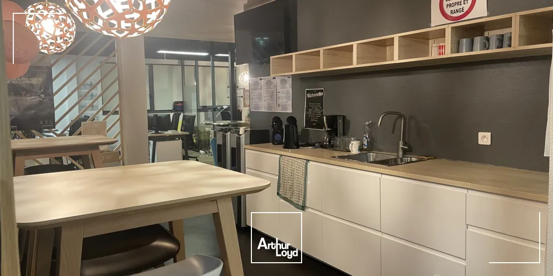 EURADOUAI à toute proximité de la gare, bel immeuble de bureaux à vendre ou à louer 