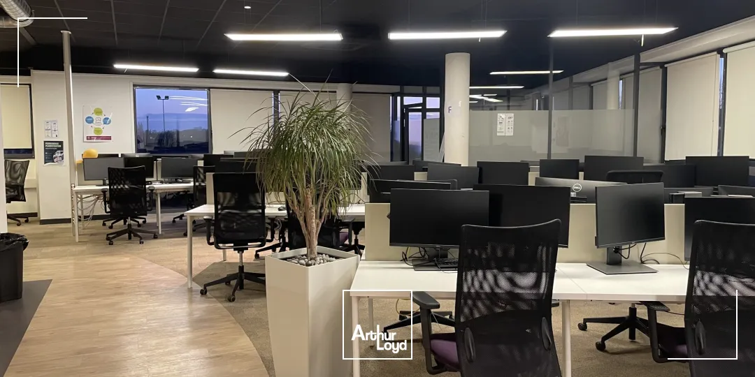 EURADOUAI à toute proximité de la gare, bel immeuble de bureaux à vendre ou à louer 