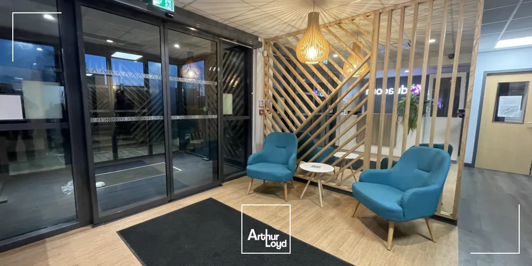 EURADOUAI à toute proximité de la gare, bel immeuble de bureaux à vendre ou à louer 