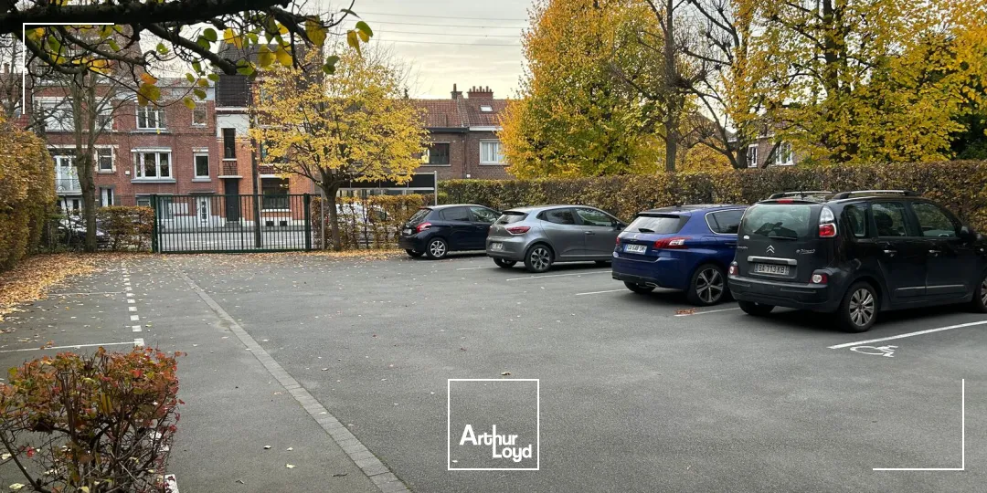Immeuble de bureaux indépendant à vendre - Visibilité, accessibilité et stationnement aux portes de Lille