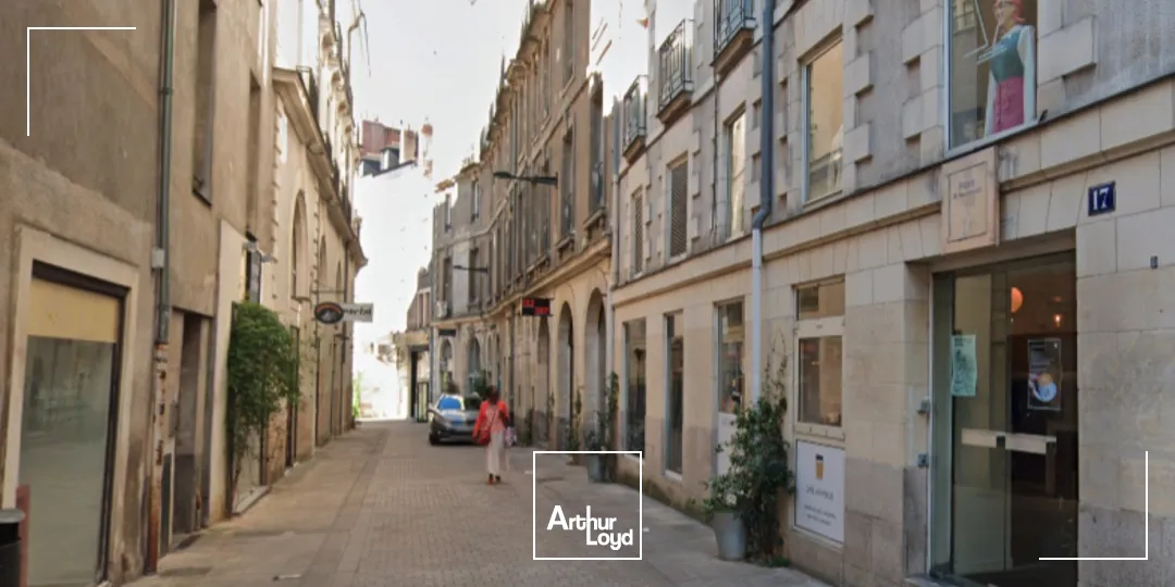 Local commercial bail à céder centre ville Nantes avec étage et rue très vivante