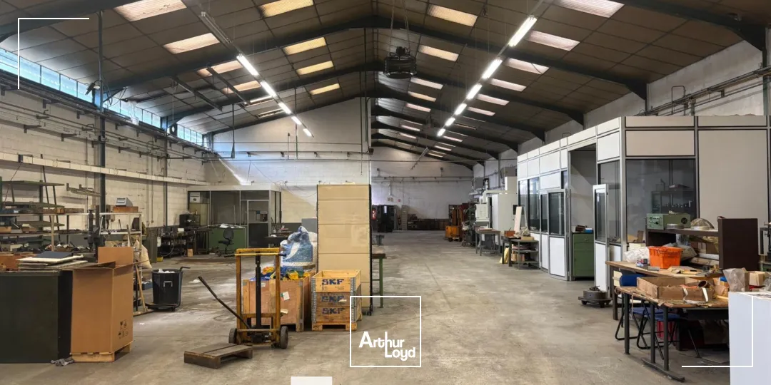 A vendre - Bâtiments d'activités indépendant avec quai - Décines Charpieu