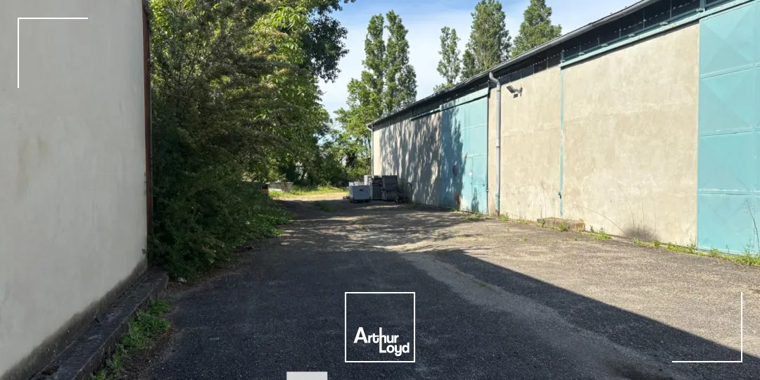 A vendre - Bâtiments d'activités indépendant avec quai - Décines Charpieu