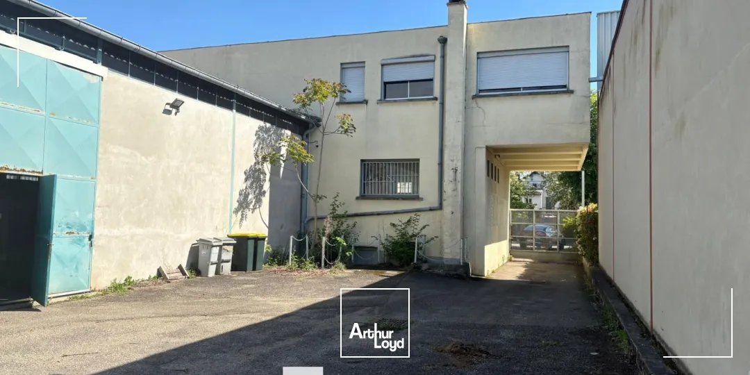 A vendre - Bâtiments d'activités indépendant avec quai - Décines Charpieu