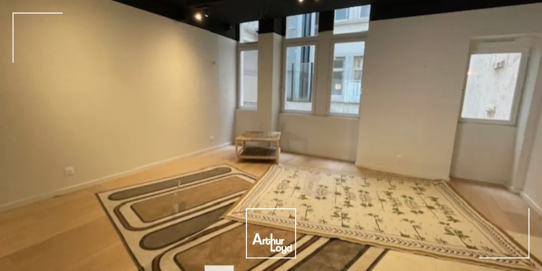 A louer - Local commercial lumineux quais de Saône - Lyon 2ème 