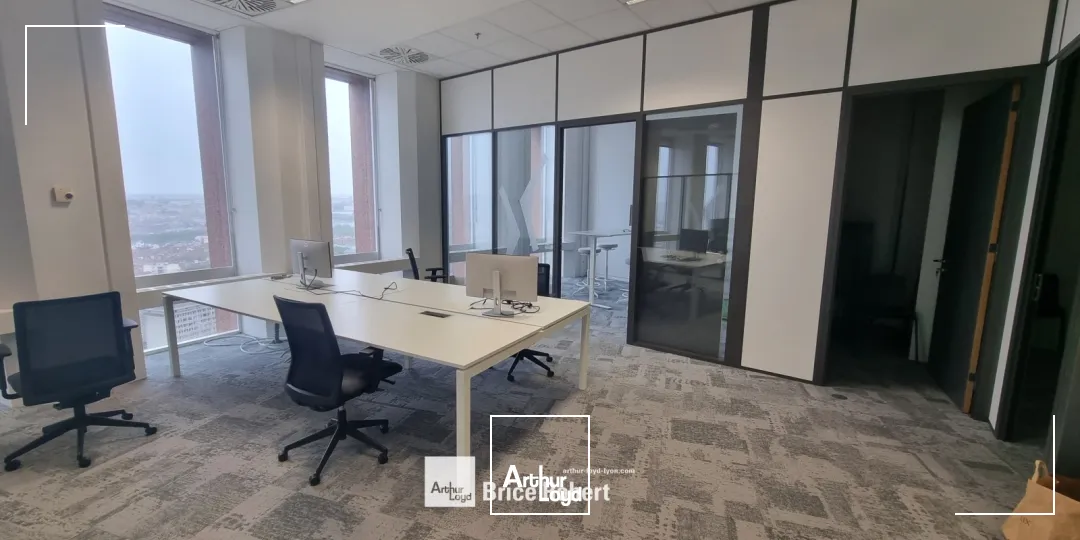 A louer - TOUR PART DIEU - Bureaux au R+30 dans l'immeuble emblématique de la 