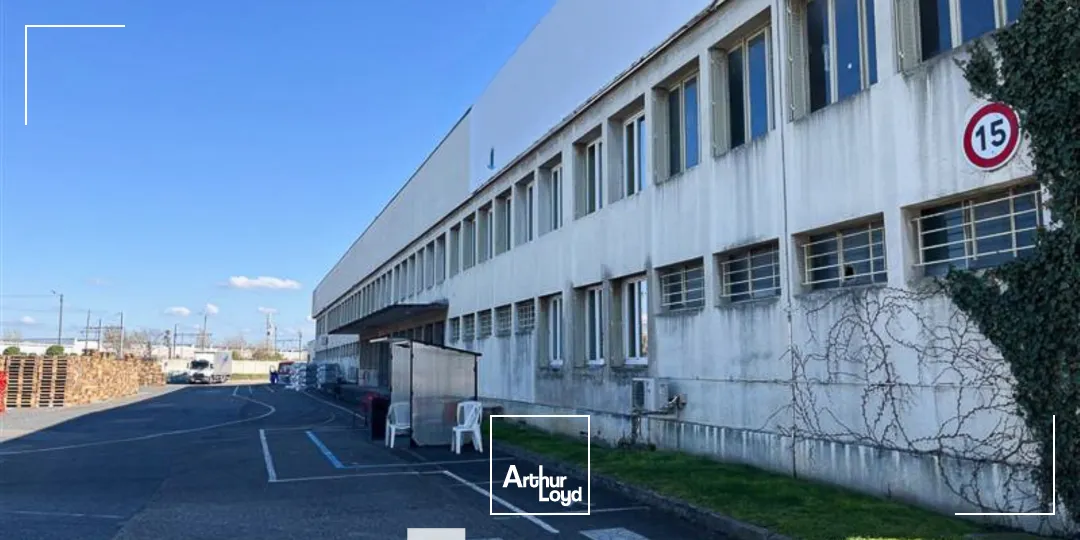 à louer - Locaux d'activités de plus de 25&nbsp;000 m² - Saint-Priest