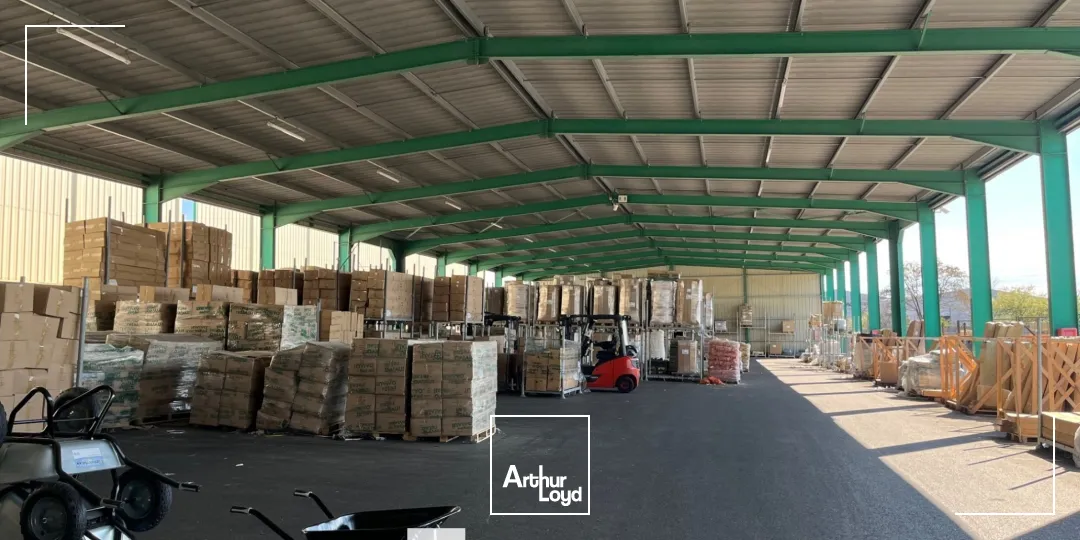 à louer - Locaux d'activités de plus de 25&nbsp;000 m² - Saint-Priest