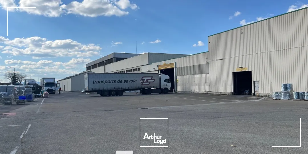 à louer - Locaux d'activités de plus de 25&nbsp;000 m² - Saint-Priest