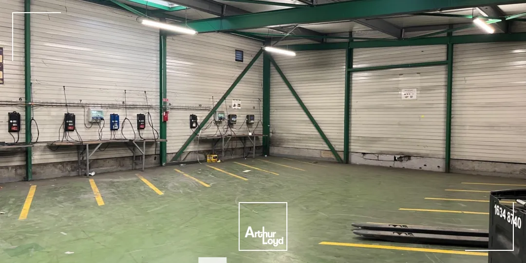 à louer - Locaux d'activités de plus de 25&nbsp;000 m² - Saint-Priest