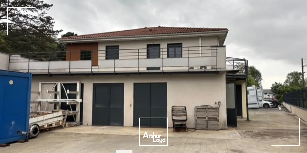 à louer - local d'activités avec un terrain enrobé pour véhicules lourds - Irigny