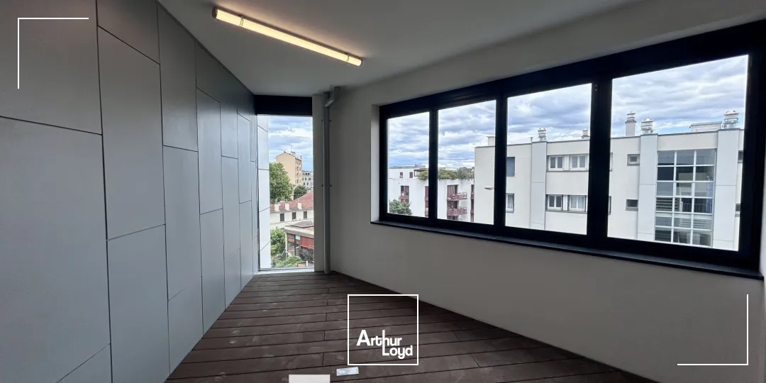 A vendre - LE BRIDGE - Bureaux bénéficiant de loggias, terrasses et/ou balcons - Tassin la demi-lune