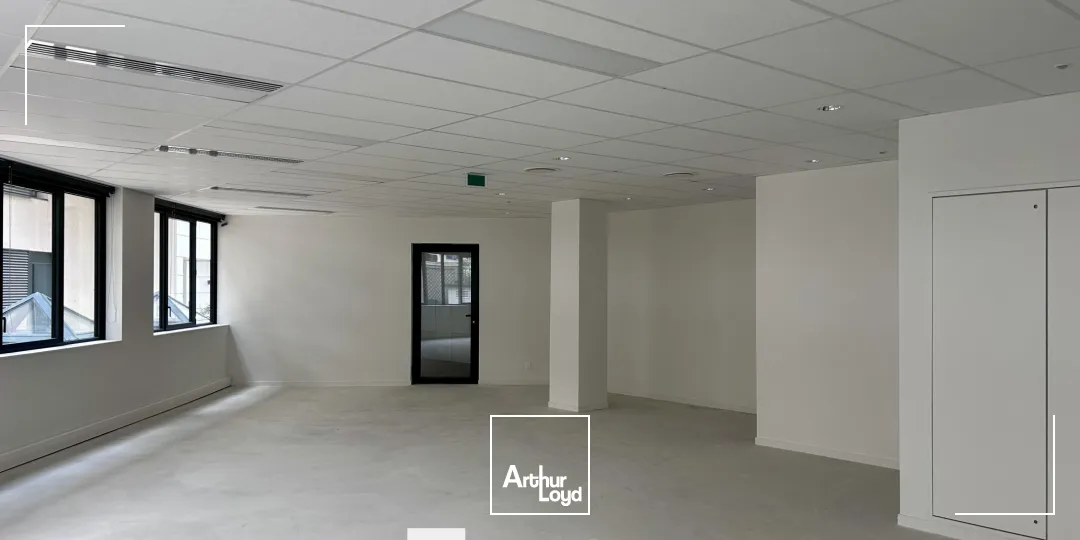 A vendre - LE BRIDGE - Bureaux bénéficiant de loggias, terrasses et/ou balcons - Tassin la demi-lune