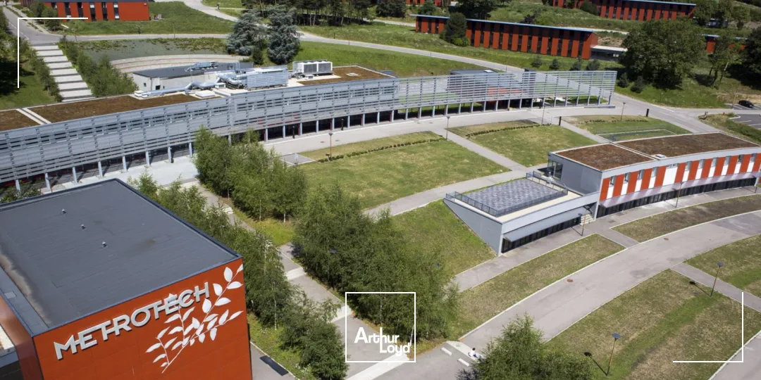 Locaux d'activité à vendre ou à louer à SAINT JEAN BONNEFONDS 42650