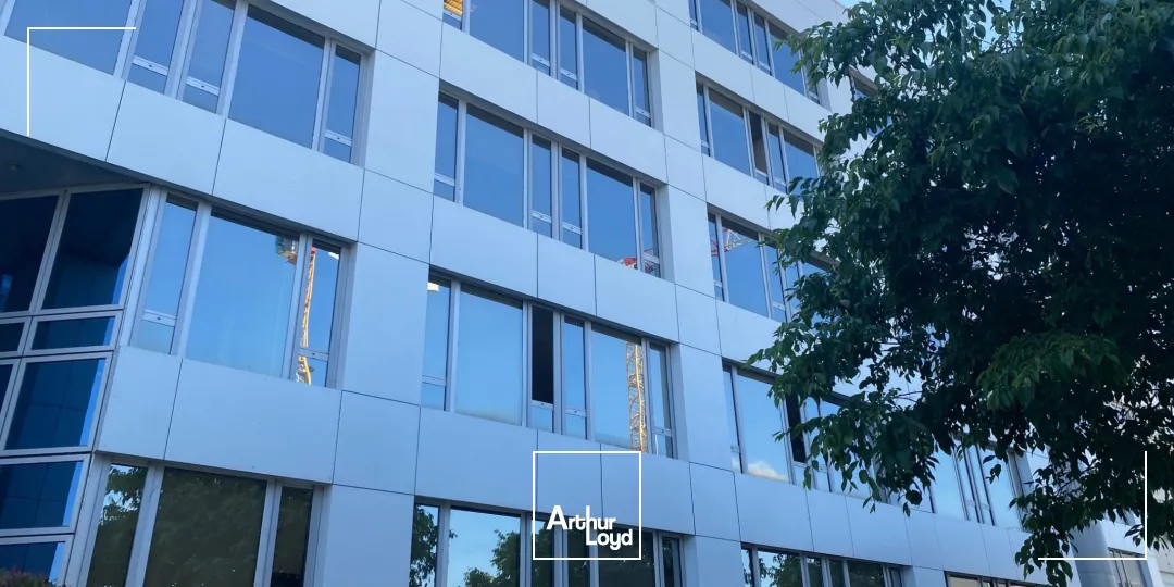 Bureaux à louer lumineux à Colombes proche La Défense et ERP possible