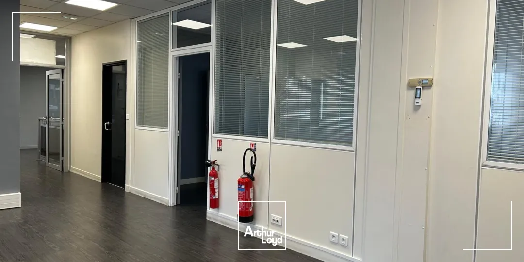 Opportunité d'acquisition de locaux d'activité, rapidement accessibles depuis Paris