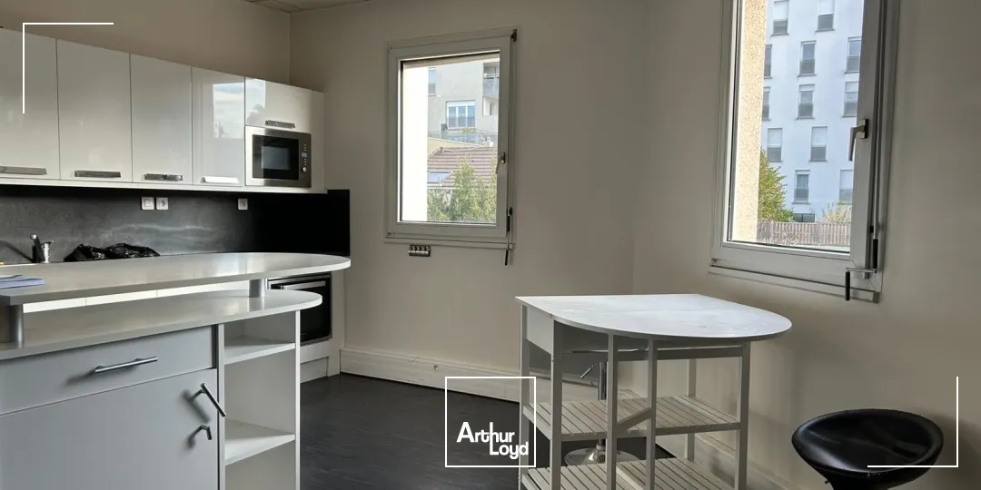 Opportunité d'acquisition de locaux d'activité, rapidement accessibles depuis Paris