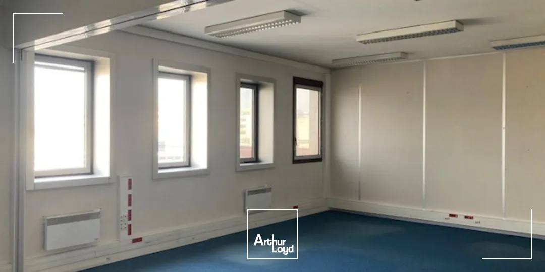 Bureaux - Location - MONTIGNY LE BRETONNEUX - 78180 - 755.8-755.8 - 7582397