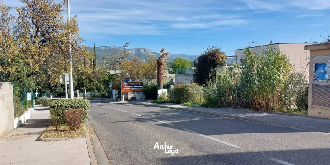 Local commercial/d'activités rénové à vendre ou à louer - Les Playes - La Seyne