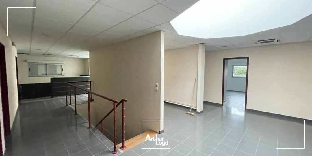 BUREAUX 450 M² À LOUER  IMMEUBLE RÉCENT, ACCESSIBILITÉ OPTIMISÉE