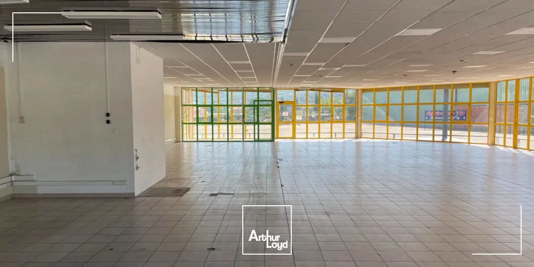 LOCAUX D'ACTIVITES AVEC HALL EXPOSITION A LOUER - SECTEUR ALES