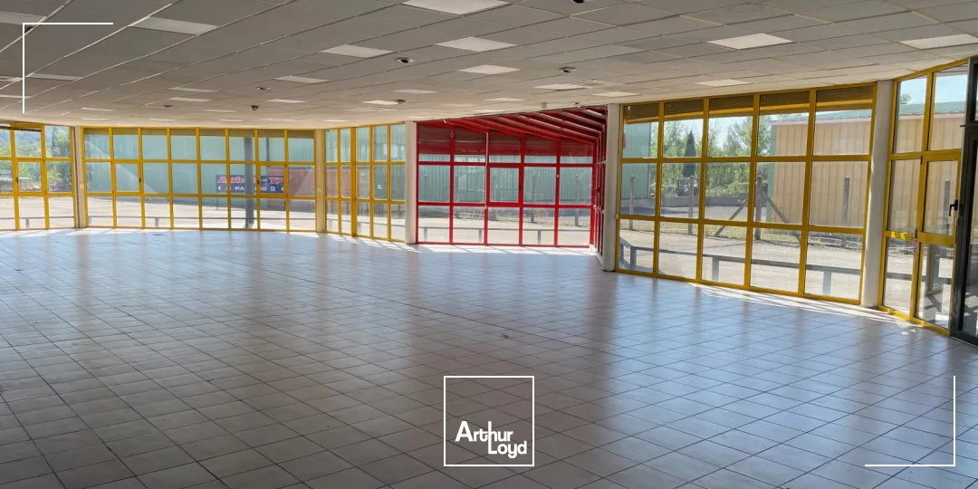 LOCAUX D'ACTIVITES AVEC HALL EXPOSITION A LOUER - SECTEUR ALES