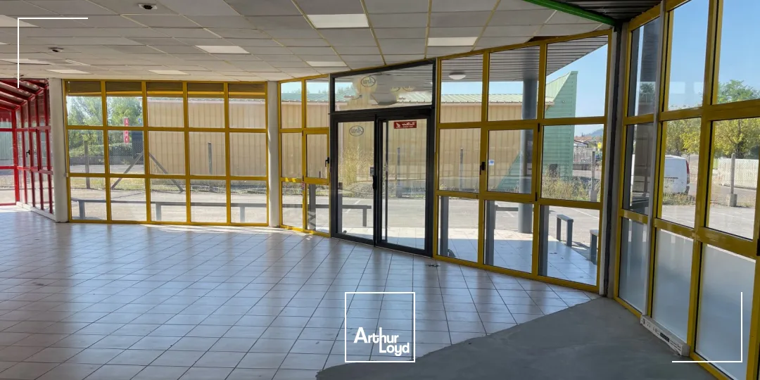 LOCAUX D'ACTIVITES AVEC HALL EXPOSITION A LOUER - SECTEUR ALES