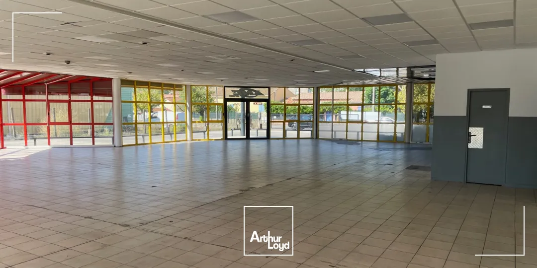 LOCAUX D'ACTIVITES AVEC HALL EXPOSITION A LOUER - SECTEUR ALES