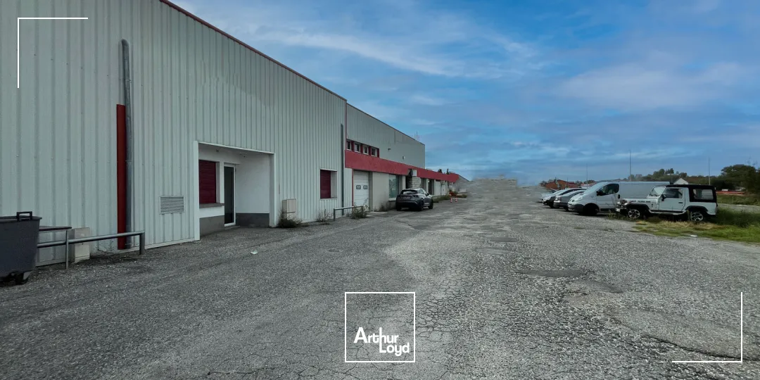 À LOUER - BUREAUX AVEC STOCKAGE - SAINT-HILAIRE-DE-BRETHMAS (30560)