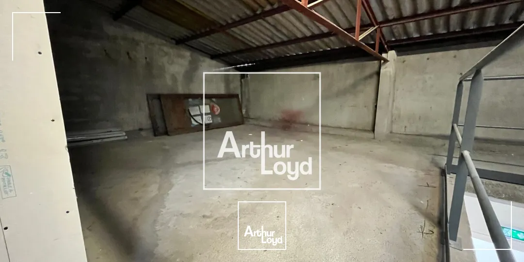 À LOUER - BUREAUX AVEC STOCKAGE - SAINT-HILAIRE-DE-BRETHMAS (30560)