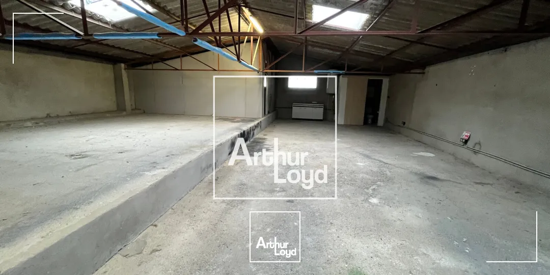 À LOUER - BUREAUX AVEC STOCKAGE - SAINT-HILAIRE-DE-BRETHMAS (30560)