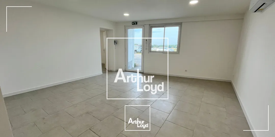 À LOUER - BUREAUX AVEC STOCKAGE - SAINT-HILAIRE-DE-BRETHMAS (30560)