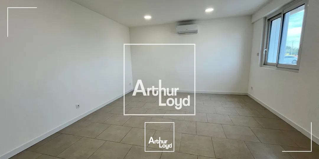 À LOUER - BUREAUX AVEC STOCKAGE - SAINT-HILAIRE-DE-BRETHMAS (30560)