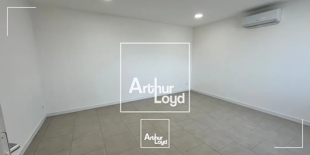 À LOUER - BUREAUX AVEC STOCKAGE - SAINT-HILAIRE-DE-BRETHMAS (30560)