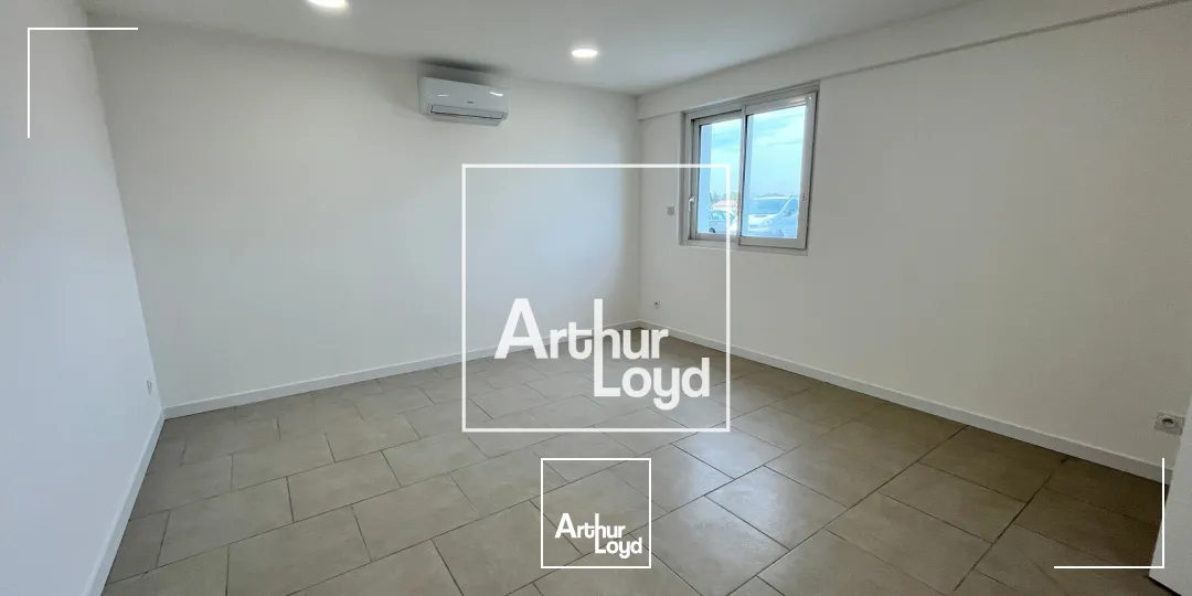 À LOUER - BUREAUX AVEC STOCKAGE - SAINT-HILAIRE-DE-BRETHMAS (30560)