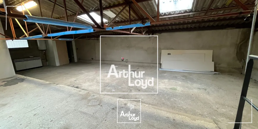 À LOUER - BUREAUX AVEC STOCKAGE - SAINT-HILAIRE-DE-BRETHMAS (30560)