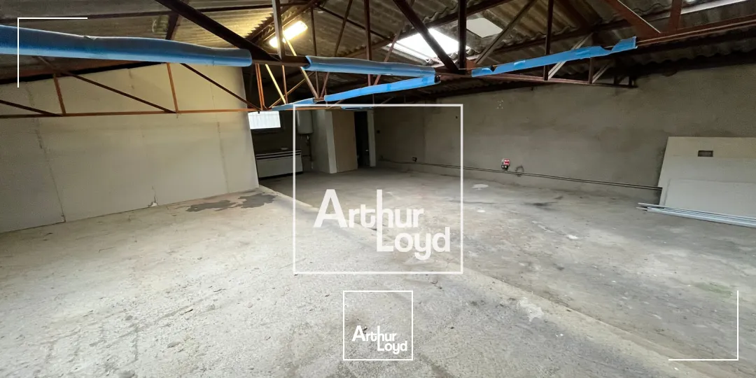 À LOUER - BUREAUX AVEC STOCKAGE - SAINT-HILAIRE-DE-BRETHMAS (30560)