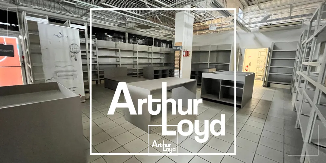 Emplacement commercial à louer - Forte visibilité - NIMES OUEST