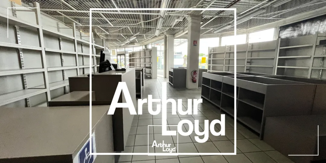 Emplacement commercial à louer - Forte visibilité - NIMES OUEST